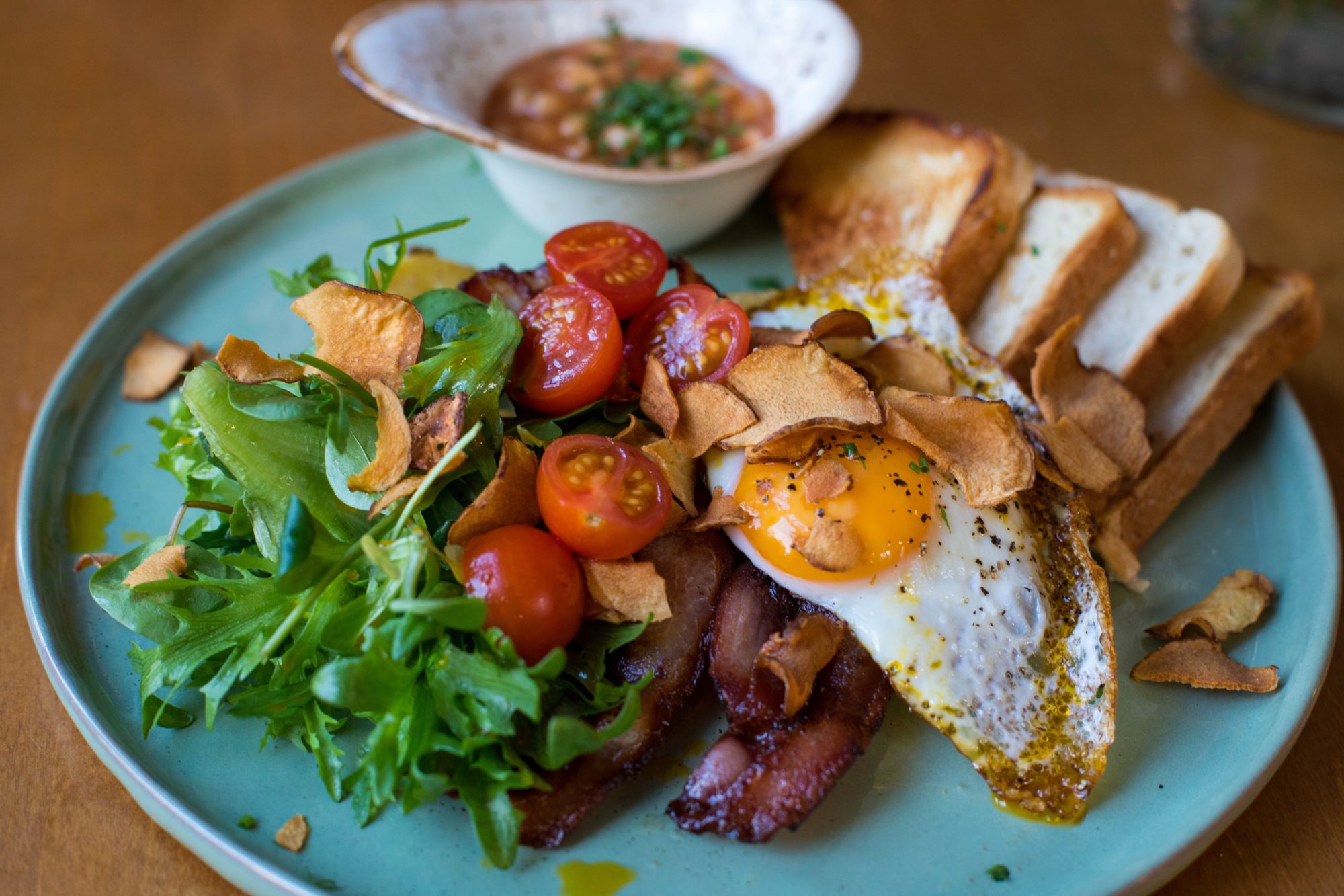 Wedding Day Tips For The Groom bacon, eggs, bread, tomatoes. eat breakfast the day of your wedding. wedding day tips for the groom