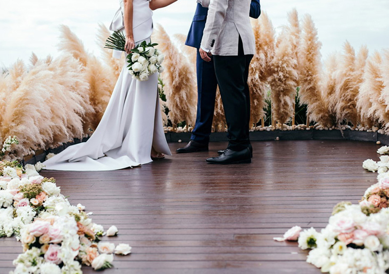 Disappearing Wedding Trends - Pampas Grass Circle For Wedding Altar