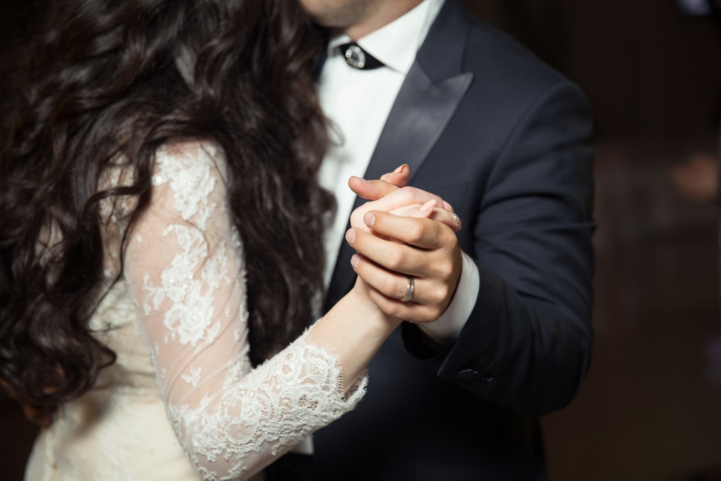 How To Choose The Right Song For The First Dance