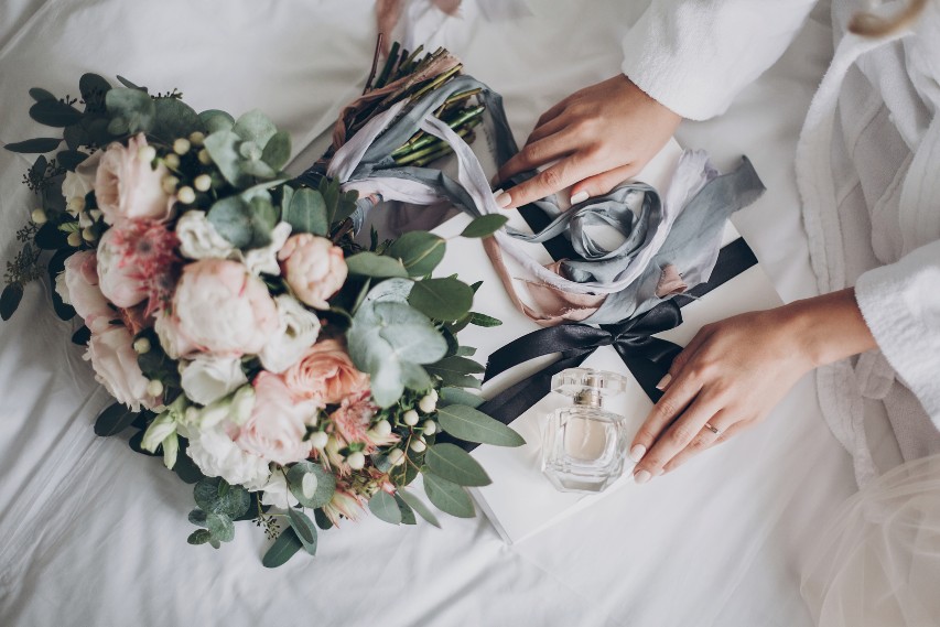 A Detailed Wedding Checklist - Complete Guide wedding flower arrangements